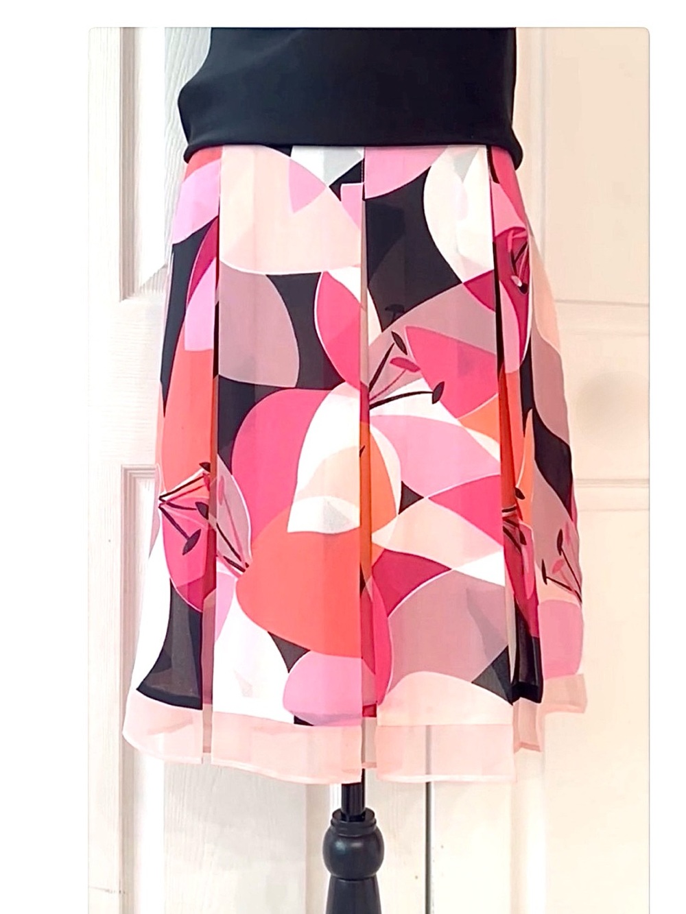 WORTHINGTON ~ Pink Black and Cream Colored Abstract Pleated Circle Skirt